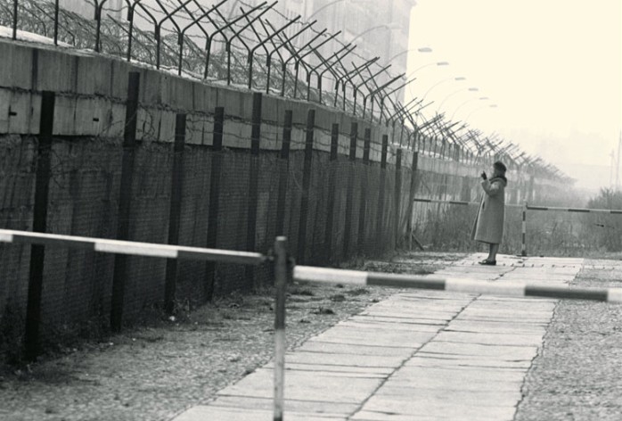 West Berliner talks to the East, Berlin Wall, November 1962